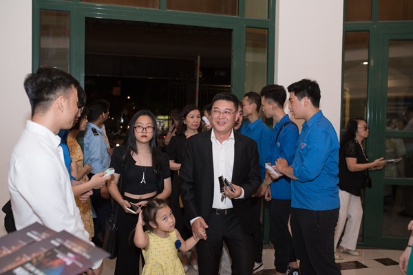 “Chúng tôi đã trở lại”: Sự trở lại mạnh mẽ của các nghệ sĩ sau đại dịch - Anh 3