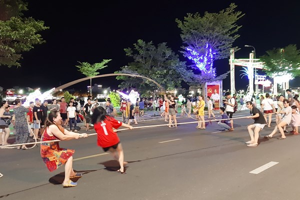 Phố Văn hóa - Nghệ thuật hút du khách - Anh 1