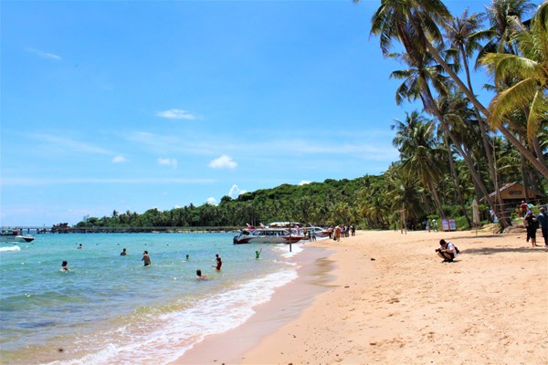 Kích cầu nội địa để phát triển du lịch các địa phương - Anh 2