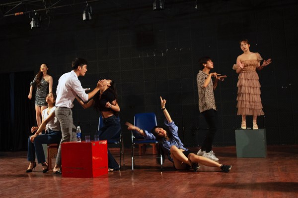 Trường ĐH SKĐA Hà Nội ra mắt vở “Tái sinh” - Anh 1
