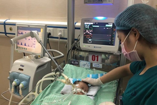 Bé sơ sinh bị bỏ rơi ở hố ga đã tử vong - Anh 1