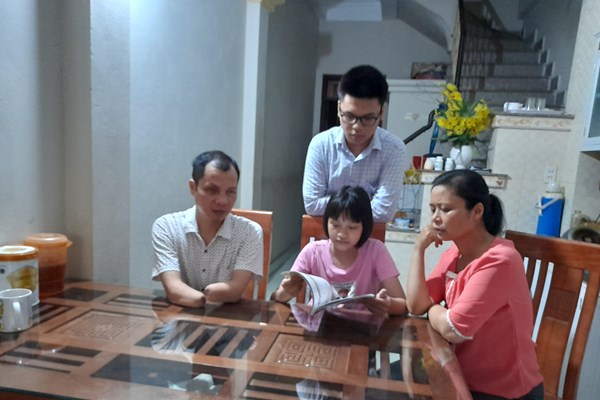 Ấn tượng từ những bức ảnh tham gia cuộc thi “Gia đình đọc sách - Gắn kết yêu thương” - Anh 1