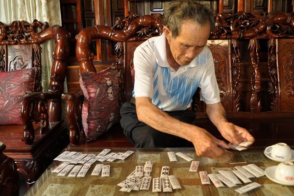 Cụ Quyên nặng duyên với bài chòi - Anh 1