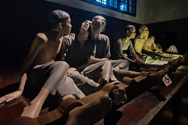 Thăm chốn “địa ngục trần gian” trong đêm tối - Anh 9