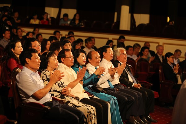 Thủ tướng dự chương trình nghệ thuật “Biển nhớ” - Anh 1