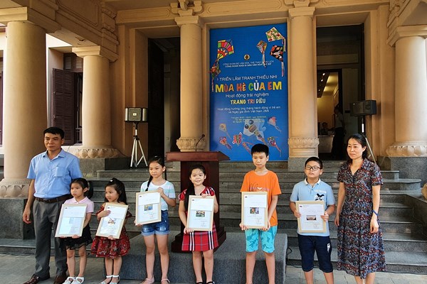 Triển lãm tranh thiếu nhi “Mùa hè của em” - Anh 1