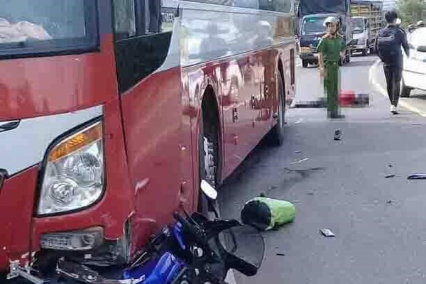 Nhường nhịn trong tham giao thông: (Bài 2) - Đừng là hai con dê qua cầu - Anh 1