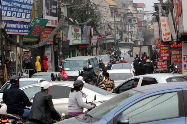 Nhường nhịn trong tham giao thông: (Bài 2) - Đừng là hai con dê qua cầu - Anh 2