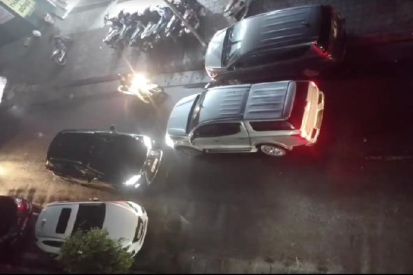 Nhường nhịn trong tham giao thông: (Bài 2) - Đừng là hai con dê qua cầu - Anh 3