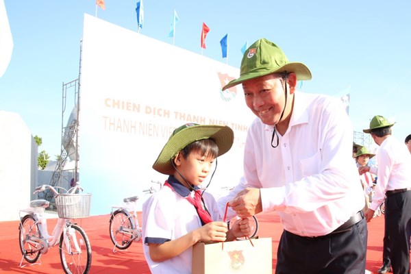 Đoàn viên thanh niên cần đi đầu tham gia giải quyết những vấn đề mới, khó - Anh 1