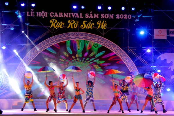 Sầm Sơn: Rực rỡ sắc màu Lễ hội Carnival đường phố - Anh 4