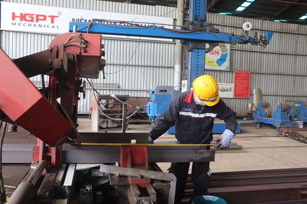 Sau dịch Covid-19: Lần đầu tiên kinh tế thành phố Đà Nẵng tăng trưởng âm - Anh 1
