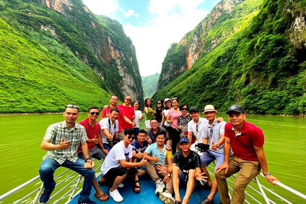 Để Hà Giang níu chân du khách - Anh 1