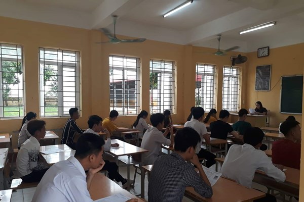 Gần 1 triệu thí sinh cả nước đăng ký thi tốt nghiệp THPT - Anh 1