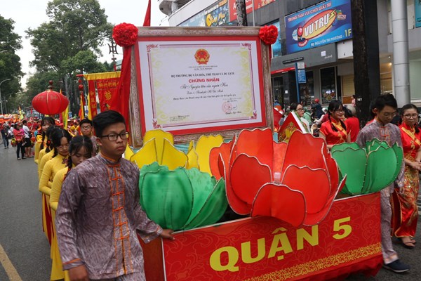 Lễ đón bằng Di sản Tết Nguyên tiêu của người Hoa: Cố kết cộng đồng để giao thoa văn hóa - Anh 1