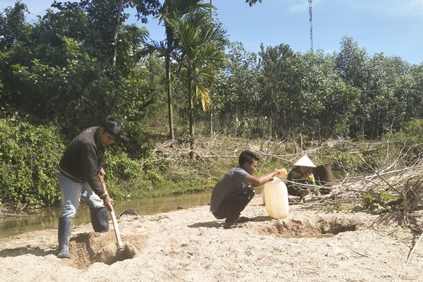 Nghịch lý việc xây dựng nhà máy nước ở trên cao: Hàng ngàn hộ dân “khát”bên công trình nước sinh hoạt - Anh 2