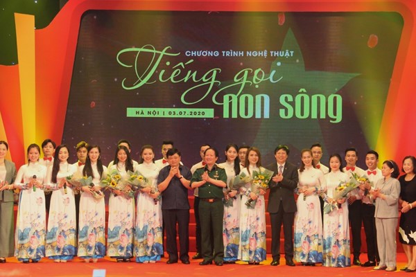 Tiếng gọi non sông – Lời tri ân những người con trung hiếu - Anh 3
