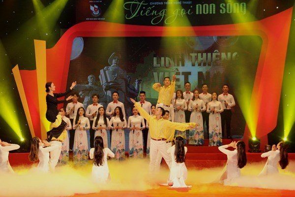 Tiếng gọi non sông – Lời tri ân những người con trung hiếu - Anh 4