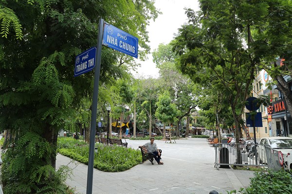 Vườn hoa công viên hiện đại với mô hình xe đạp công cộng đầu tiên của Thủ đô - Anh 1