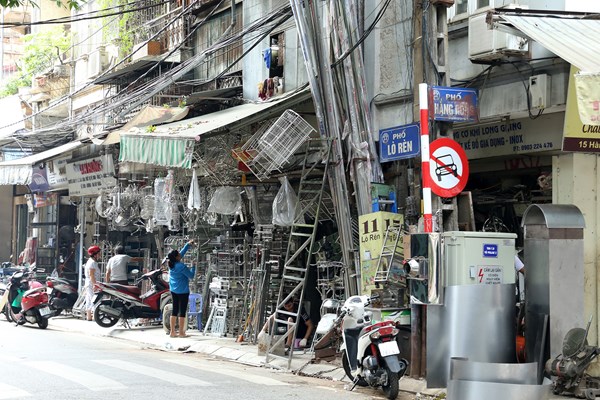 Hà Nội: Người thợ rèn thủ công cuối cùng “giữ lửa” - Anh 1