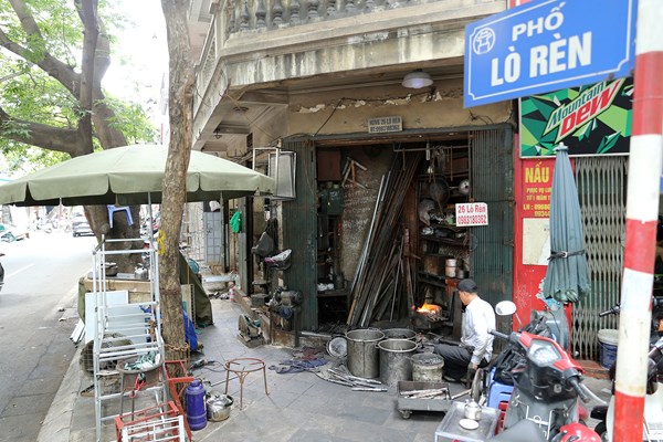 Hà Nội: Người thợ rèn thủ công cuối cùng “giữ lửa” - Anh 2