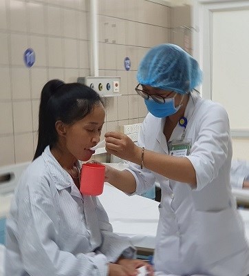 Để tránh sốc nhiệt khi trời nắng nóng - Anh 1
