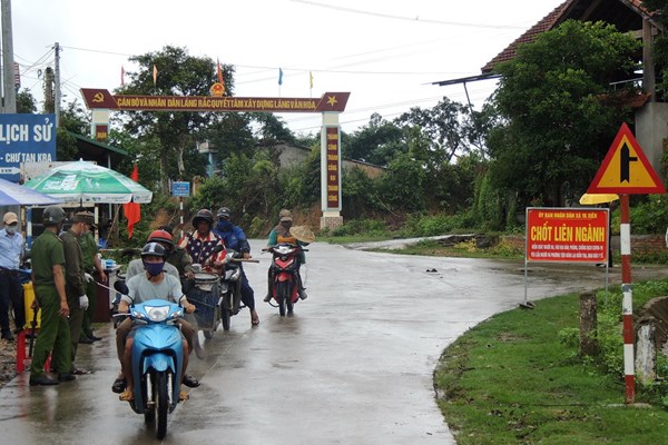 Quyết liệt dập dịch bệnh bạch hầu, không để lây lan ra cộng đồng - Anh 2