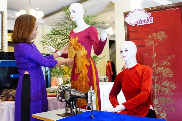 Huế - Kinh đô Áo dài Việt Nam - Anh 5