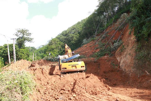 Vùng cao Yên Bái ứng phó với lũ quét, sạt lở đất - Anh 1