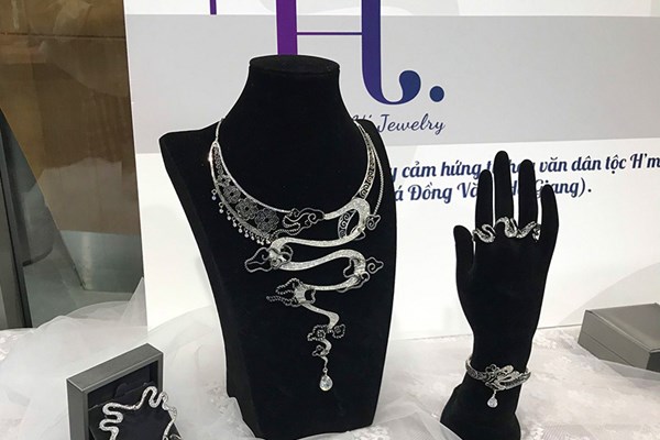 Cảm hứng Văn hóa Việt trong đồ án tốt nghiệp - Anh 1
