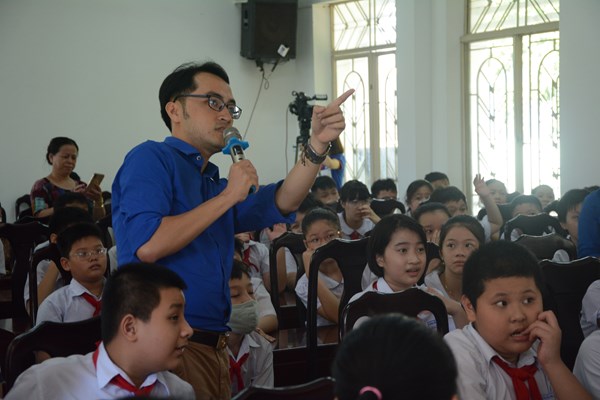 Nói không với Fake News - Anh 1