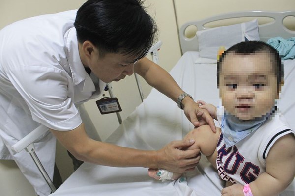 Hà Nội: Trẻ mắc tay chân miệng tăng nhanh - Anh 1