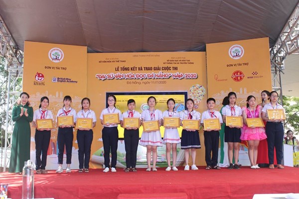 Đà Nẵng: Trao giải Đại sứ Văn hóa đọc năm 2020 - Anh 1