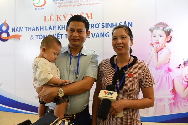 Hạnh phúc của cặp vợ chồng sau 20 năm không có con - Anh 1