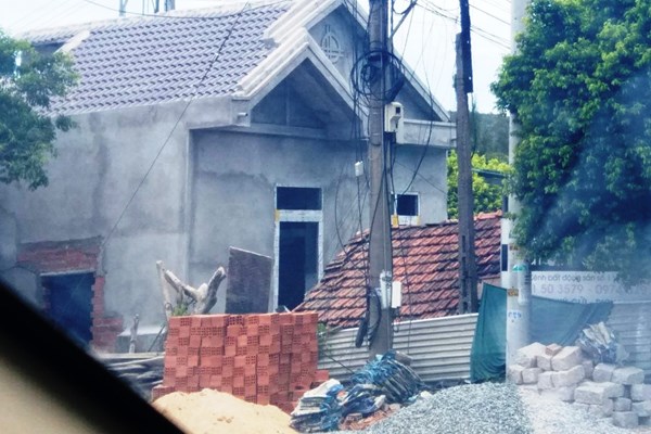 Xây dựng nhà trái phép trên đất hành lang giao thông ở Khánh Hòa: Vì sao chính quyền không kiên quyết ngăn chặn? - Anh 2