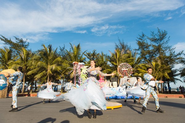 Thanh Hóa: Khơi dậy tiềm năng, phát triển du lịch trở thành ngành kinh tế mũi nhọn - Anh 2