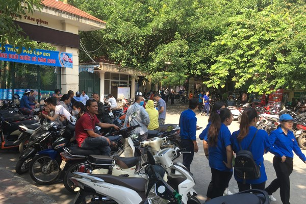 Gần 90.000 học sinh Hà Nội bước vào “cuộc đua” tuyển sinh lớp 10 - Anh 2