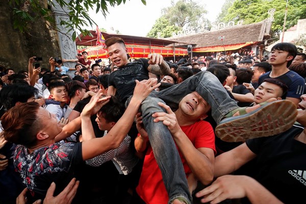 Thực hiện nghi lễ có tính bạo lực trong lễ hội: Sẽ phạt nặng hành vi - Anh 1