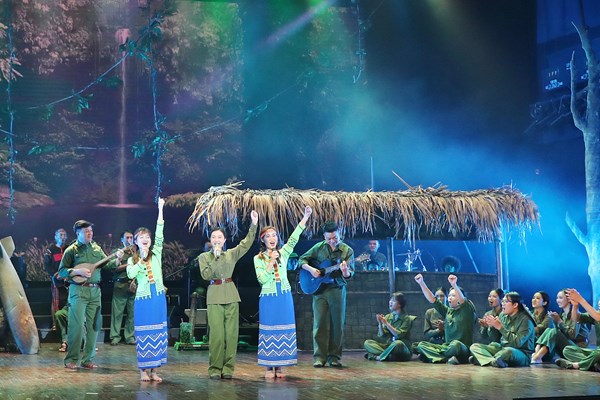 Lắng nghe và tri ân qua “Chuyện chưa kể” - Anh 1