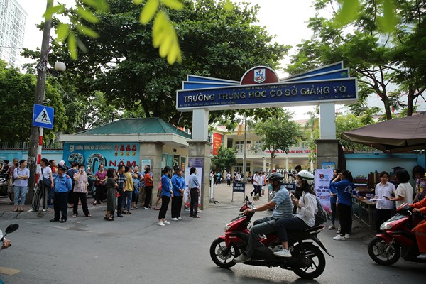 Hà Nội: Gần 89.000 thí sinh bước vào kỳ thi tuyển sinh lớp 10 - Anh 1