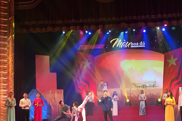 Chương trình “Màu hoa đỏ”: Nhịp cầu nối những tấm lòng tri ân - Anh 6