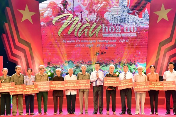 Chương trình “Màu hoa đỏ”: Nhịp cầu nối những tấm lòng tri ân - Anh 3