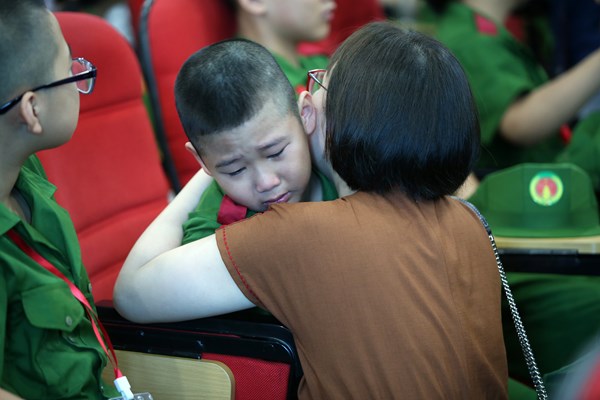 Các bạn nhỏ Thủ đô hào hứng tham gia chương trình “Học làm chiến sĩ Công an” - Anh 5