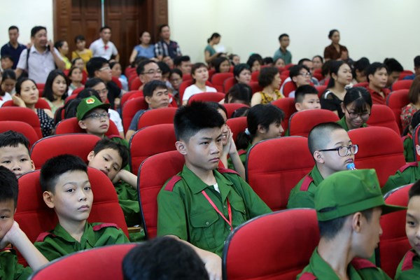 Các bạn nhỏ Thủ đô hào hứng tham gia chương trình “Học làm chiến sĩ Công an” - Anh 7