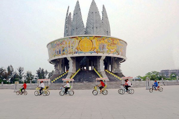 Quảng Ninh đón nhận giải thưởng du lịch bền vững thành thị ASEAN - Anh 1