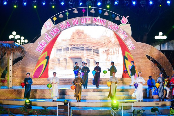 “Những ngày văn hóa thành phố Cao Lãnh-Hội An” - Anh 1