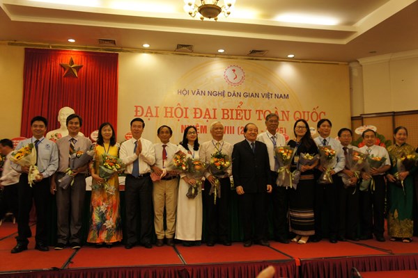 Xử lý hài hòa giữa bảo tồn, phát huy giá trị di sản văn hóa các dân tộc với phát triển kinh tế, du lịch bền vững - Anh 2