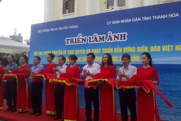 Triển lãm ảnh về chủ quyền và phát triển bền vững biển, đảo Việt Nam - Anh 2