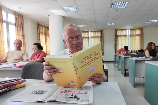 Phát triển văn hóa đọc cho người cao tuổi : Đưa sách đi tìm người đọc - Anh 1