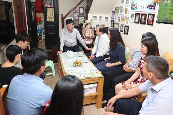 Bộ VHTTDL thăm thân nhân các gia đình liệt sĩ - Anh 3